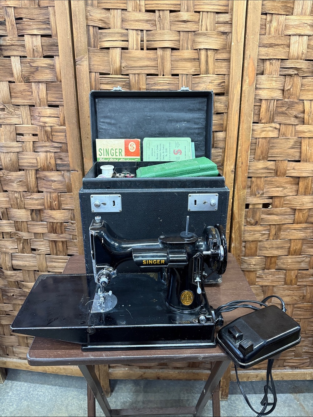 Vintage 1945 Singer 221 Featherweight Sewing Machine W/ Box & Accessories